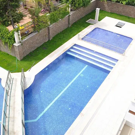 Malahit Exclusive 2*