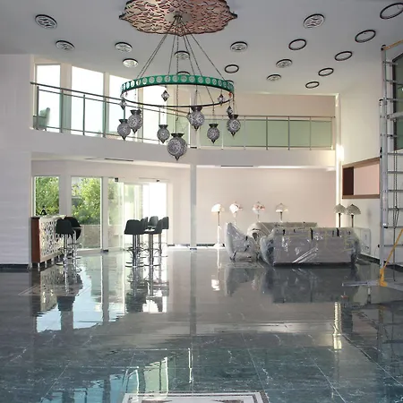 Malahit Exclusive Hotel 2*